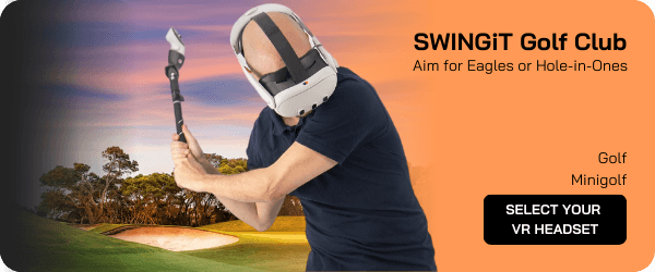 un homme utilisant un swingit golf club avec un casque meta quest 3S